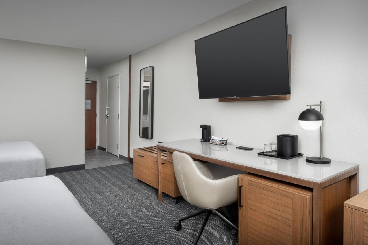 Hotel Courtyard By Marriott Dayton 3*