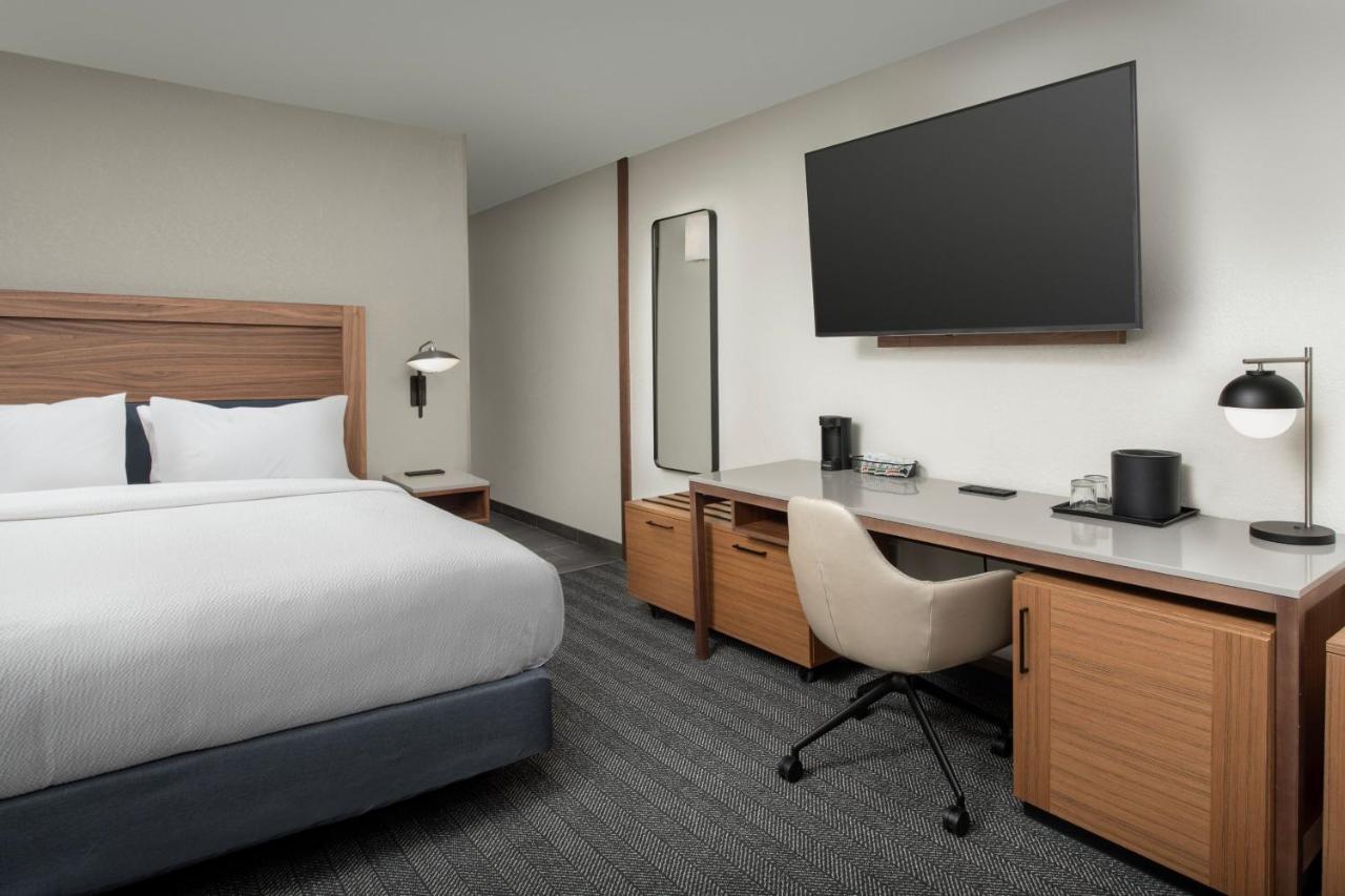 Courtyard By Marriott Dayton