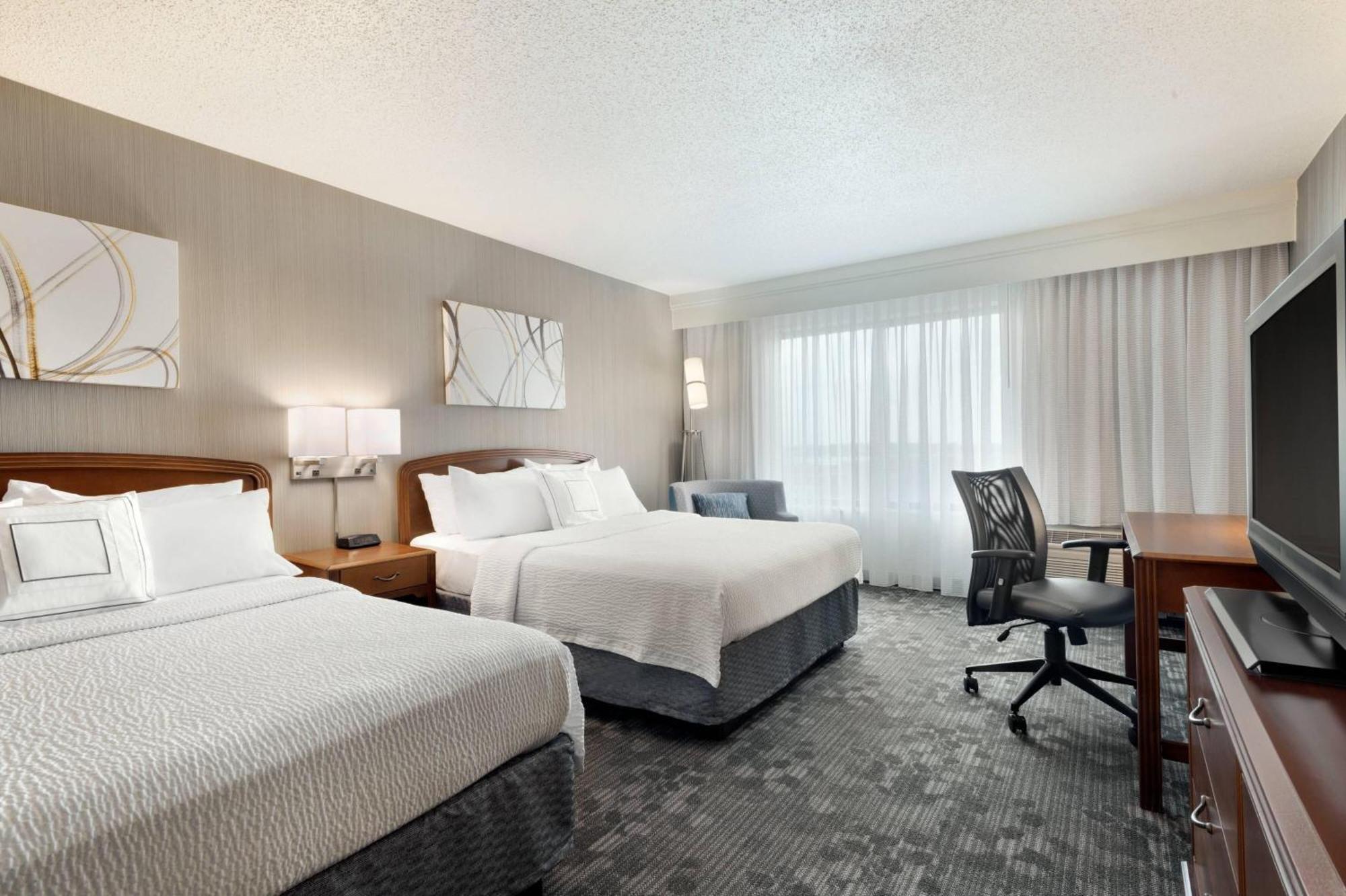 Hotel Courtyard By Marriott Dayton 3*