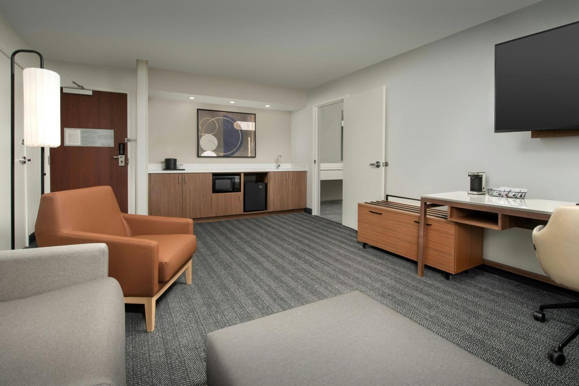 Hotel Courtyard By Marriott Dayton 3*