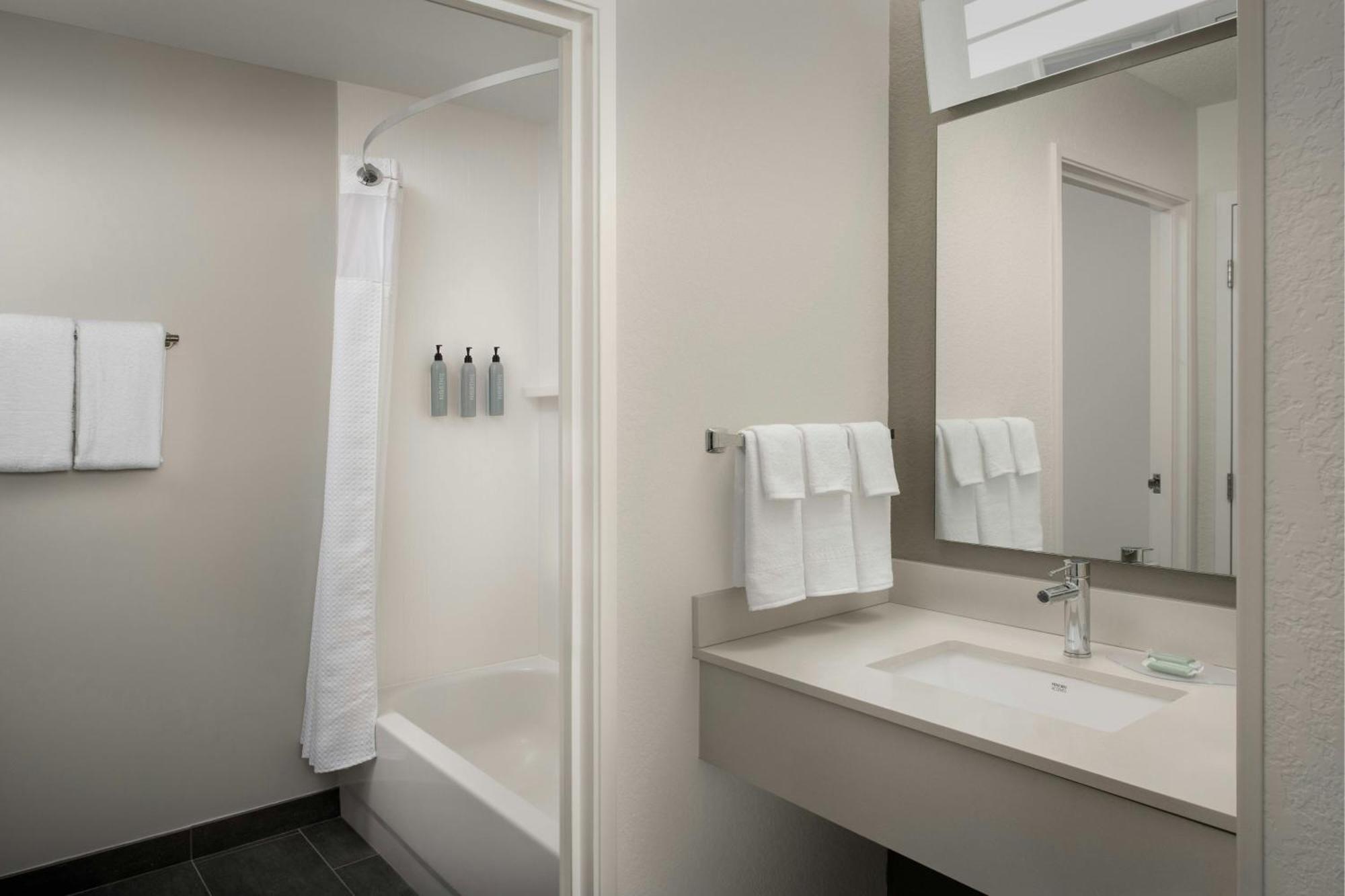 Courtyard By Marriott Dayton Hotel Beavercreek