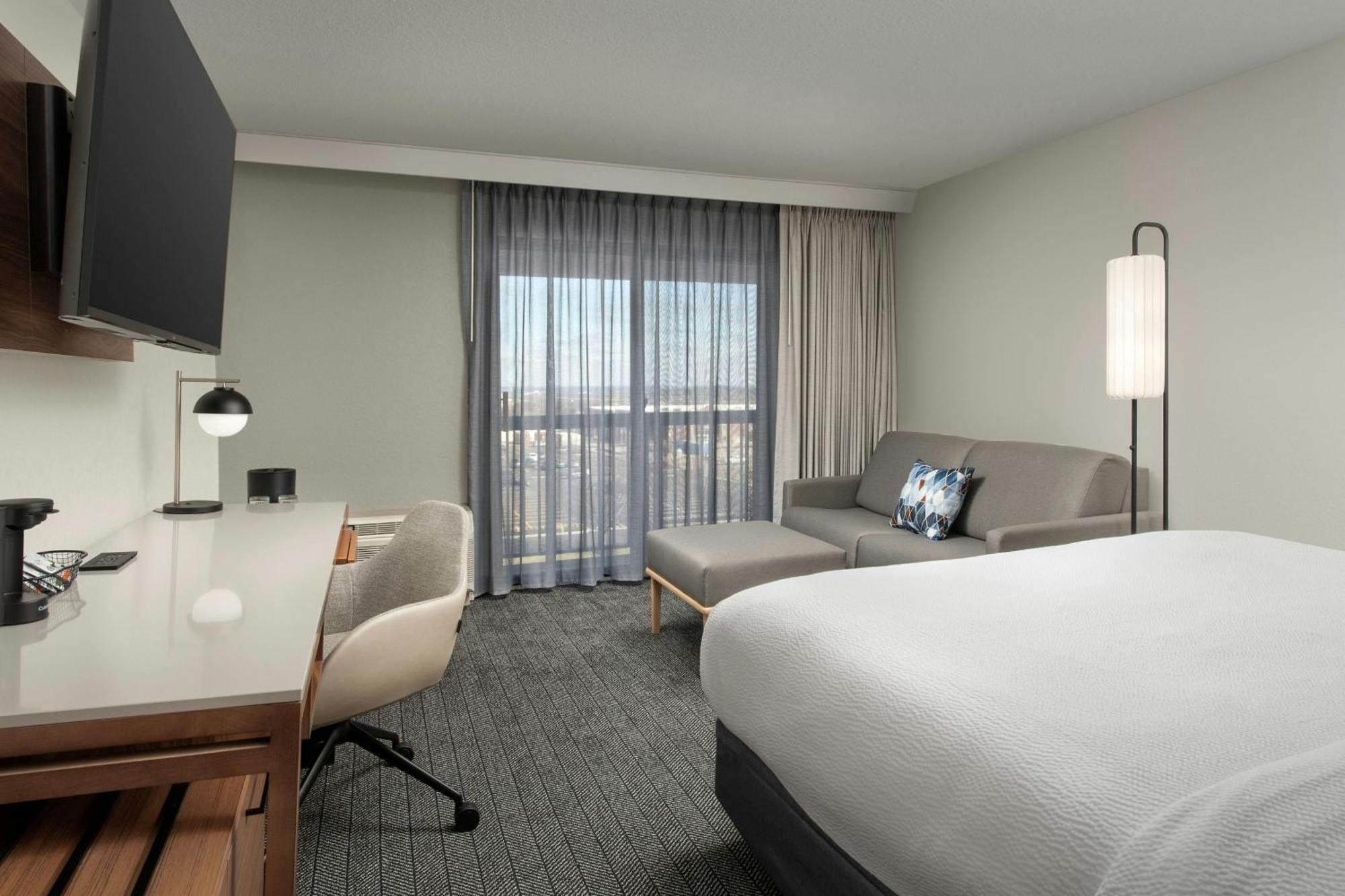 Courtyard By Marriott Dayton Hotel 3*