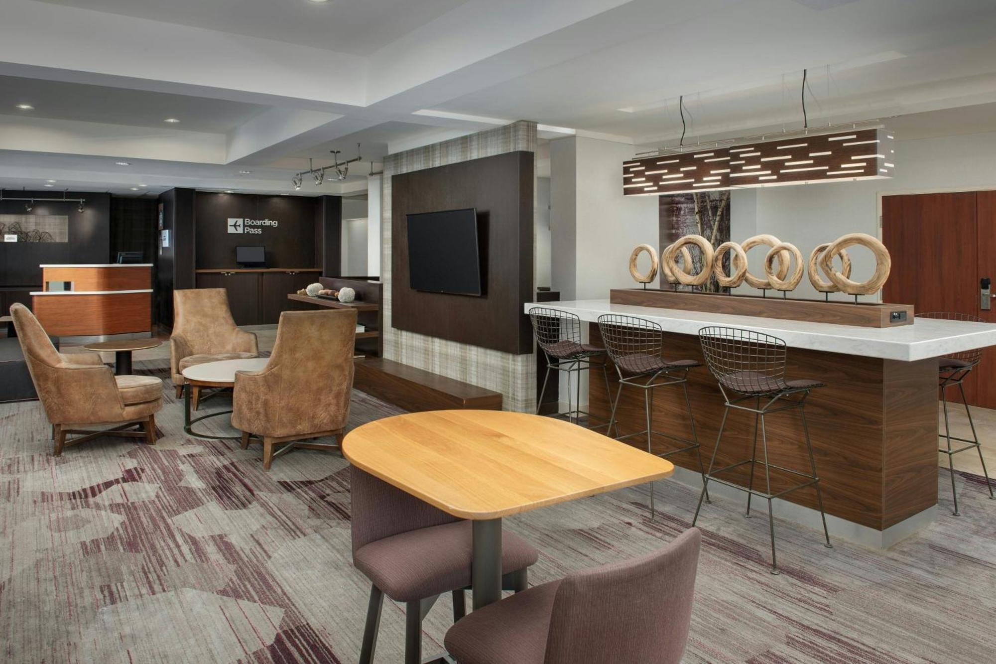 Hotel Courtyard By Marriott Dayton 3*