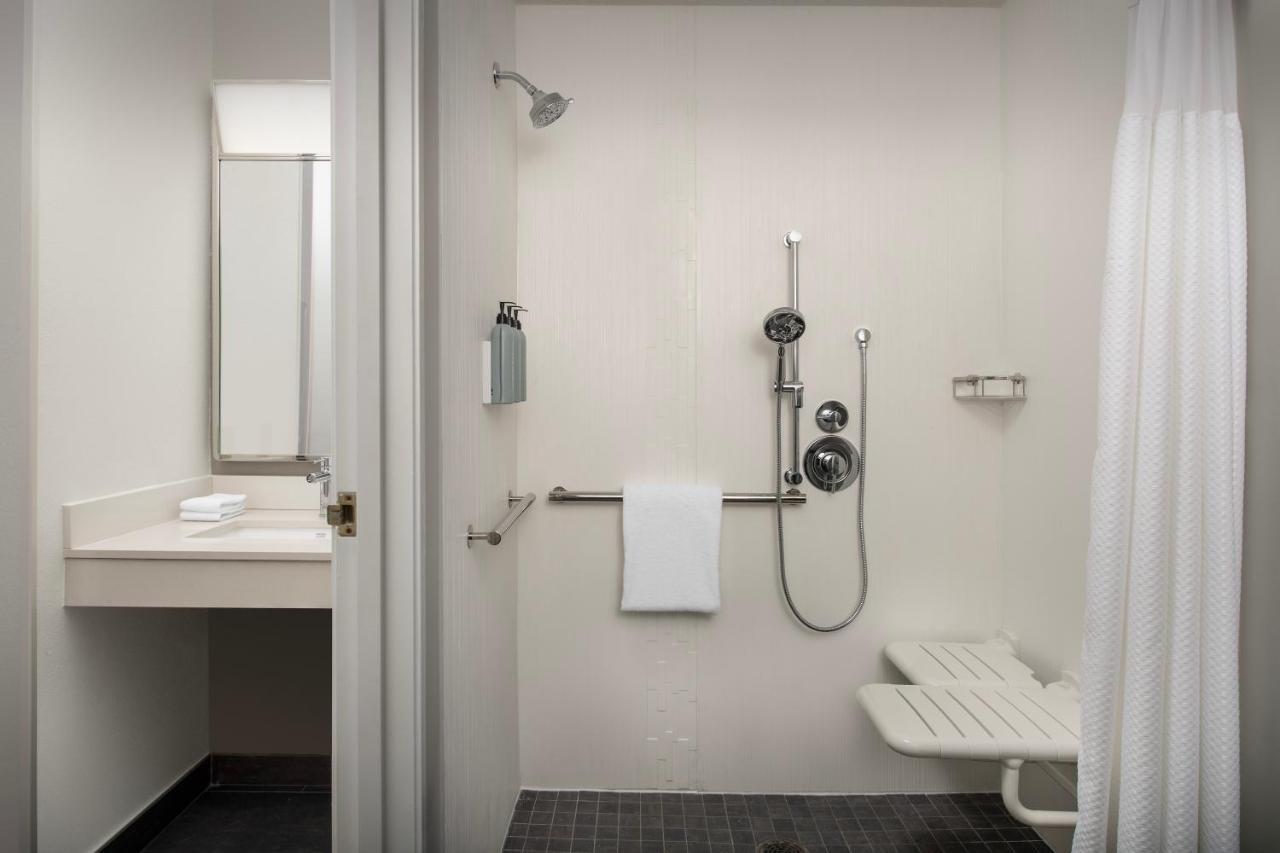 Hotel Courtyard By Marriott Dayton 3*