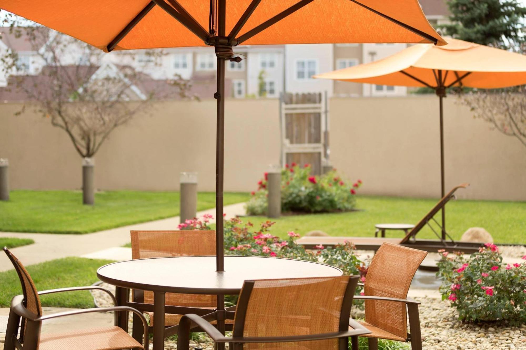 Hotel Courtyard By Marriott Dayton 3*