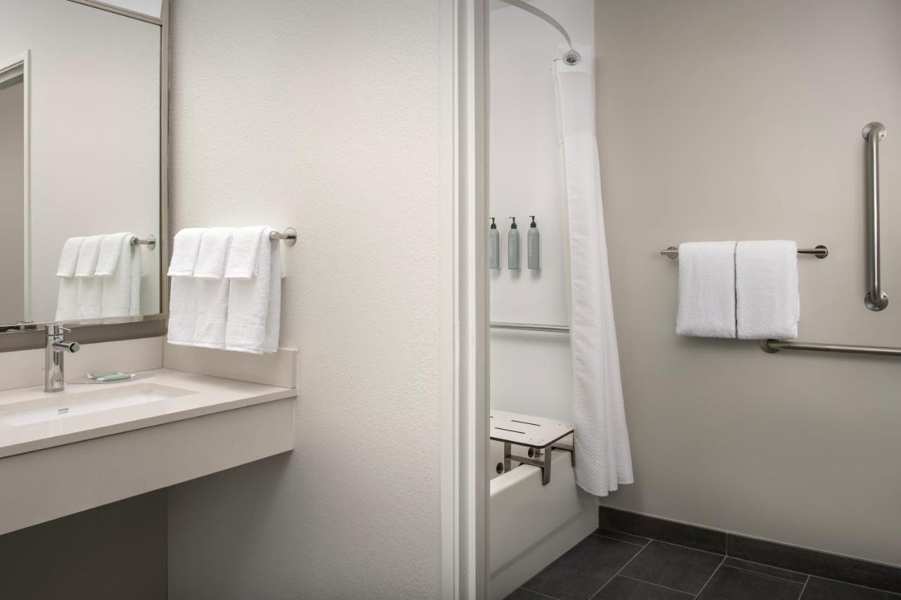 Courtyard By Marriott Dayton