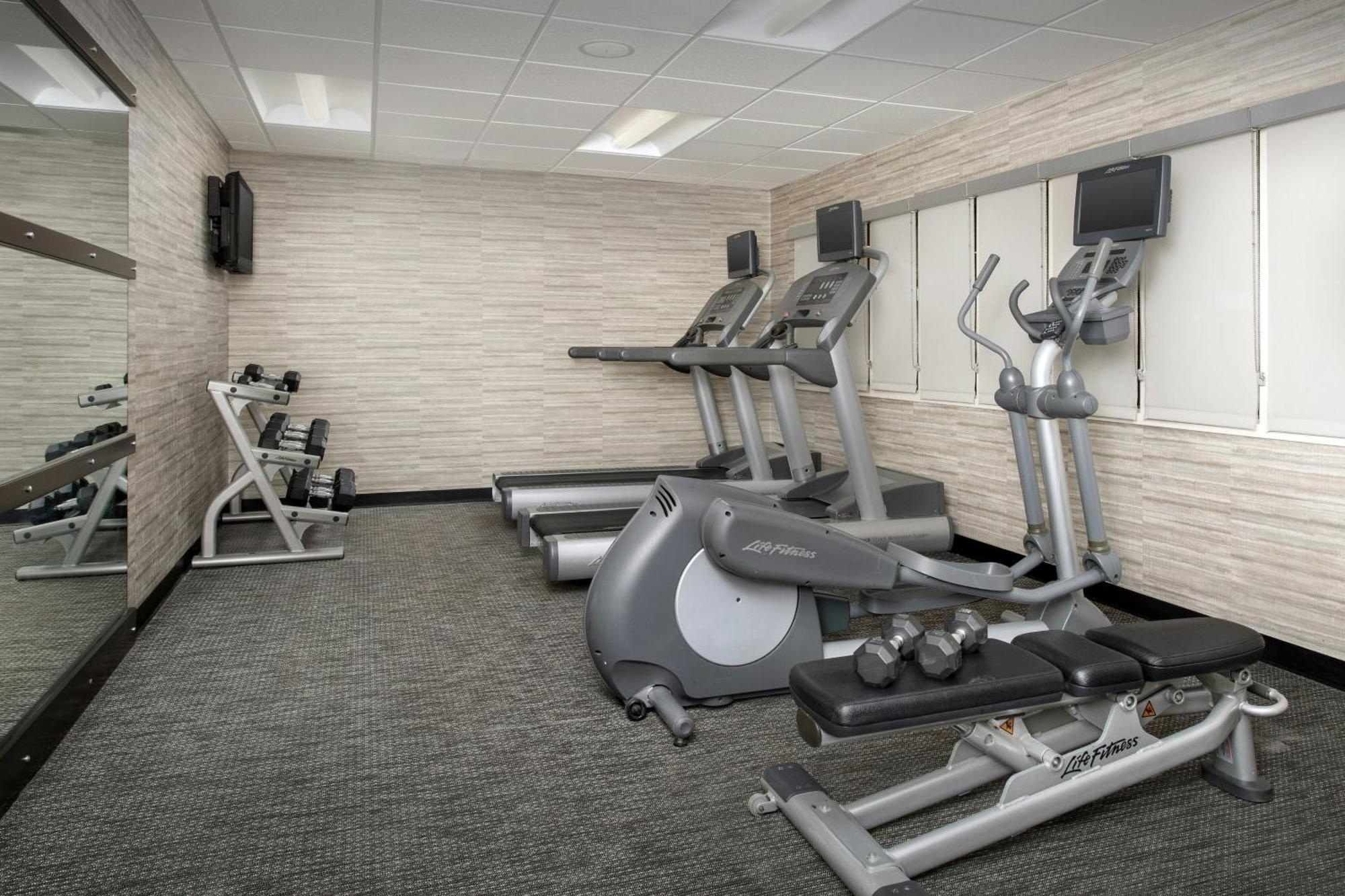Courtyard By Marriott Dayton